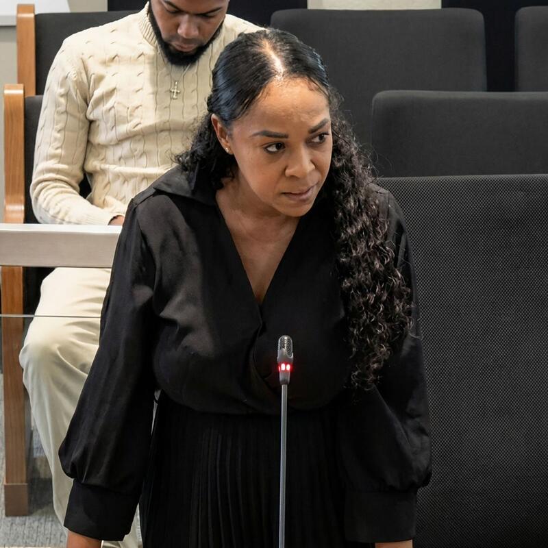 Salma Serberie ta sigui komo miembro di Konseho Insular independiente