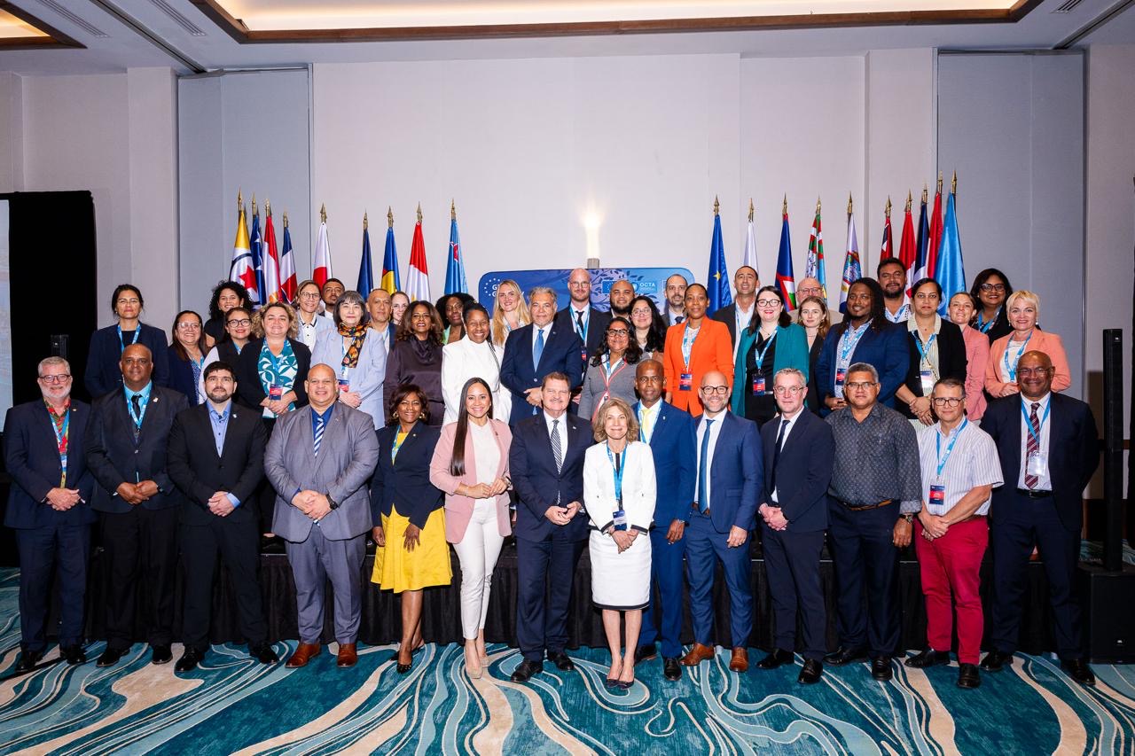 Boneiru den sentro di Deklarashon Konhunto durante Foro OCT–EU na Aruba