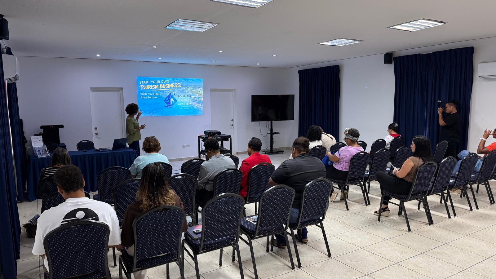 BONHATA ta lansa akademia di negoshi di Turismo pa apoyá Empresarionan Lokal