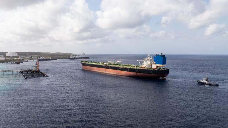 Very Large Crude Carrier (VLCC) ta bolbe mara na Bullenbaai despues di 10 aña