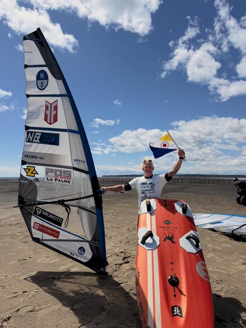 Amado Vrieswijk Kampion Mundial di Speedfoiling na Fransia