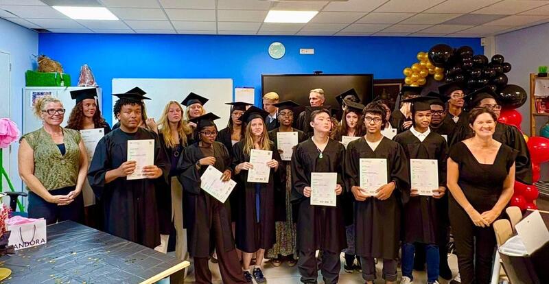 19 studiante i 8 dosente di Liseo Boneriano ta logra nivel top di ingles