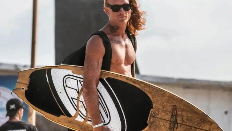 Warda Kosta ta buska kitesurfer perdí entre Venezuela i Boneiru