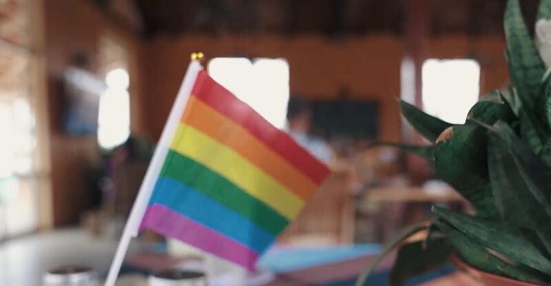 Charla riba inklushon LGBTQ+ ta enfatisá preokupashon pa salú mental bou